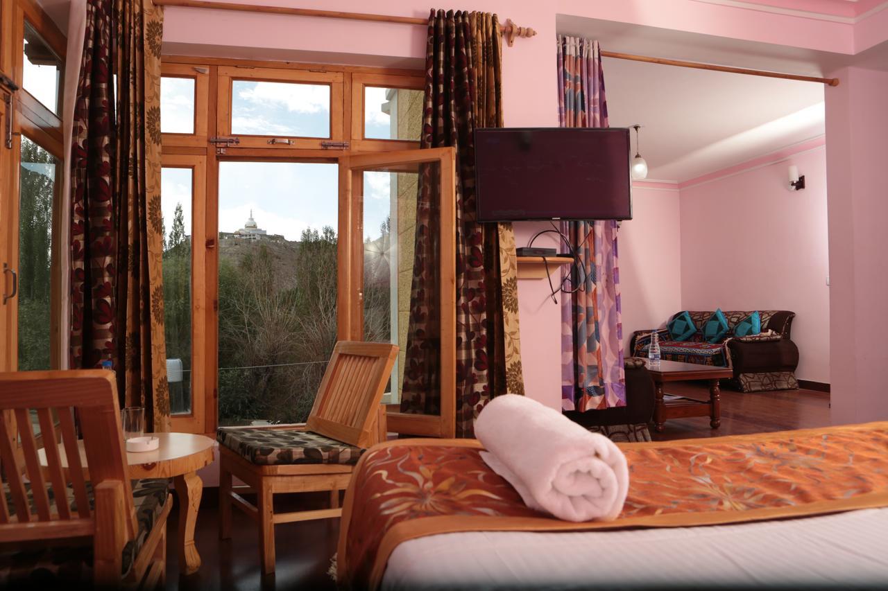 Hotel Nature'S Land レー エクステリア 写真